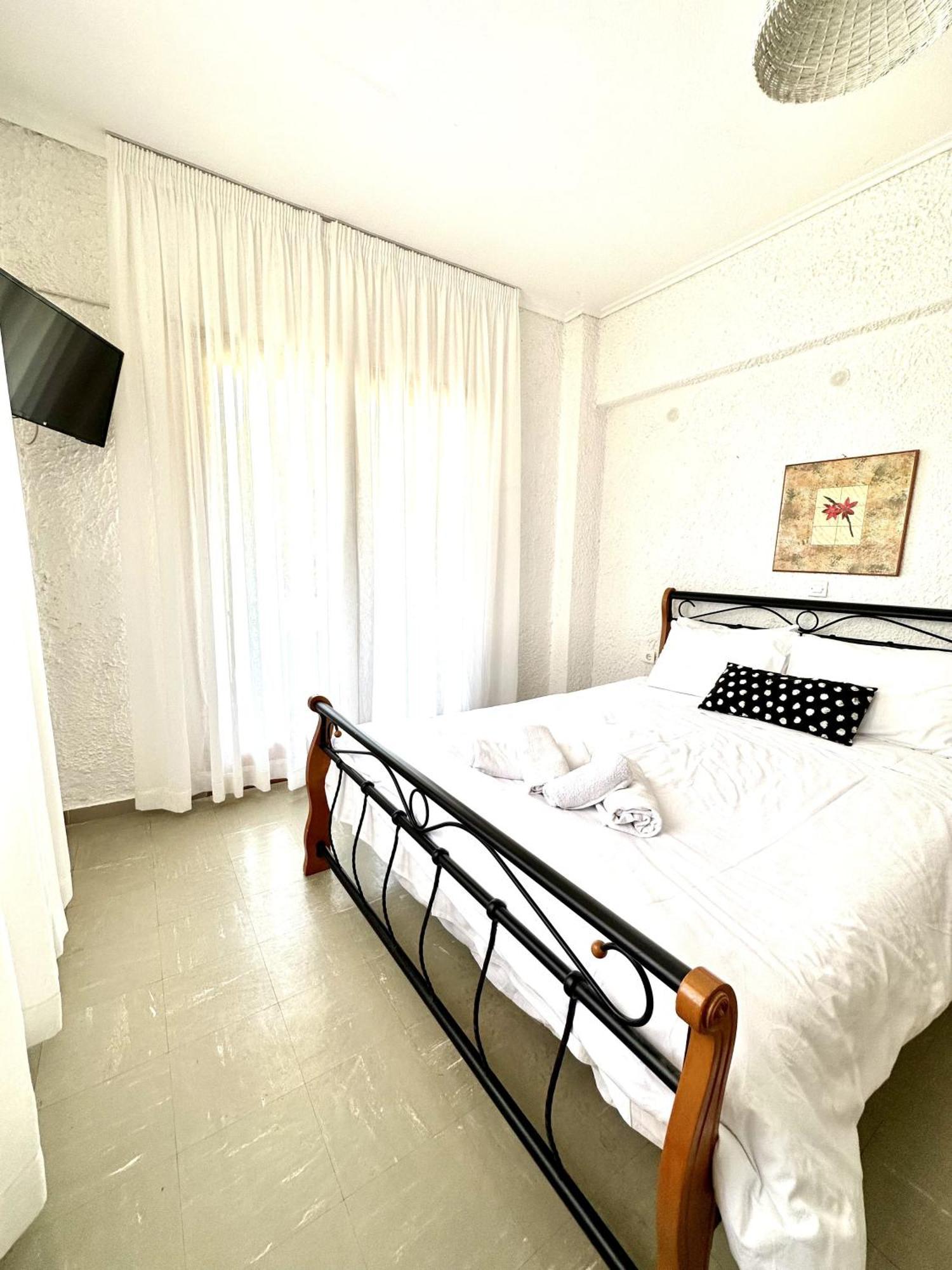 Katerina Apartments Néos Pírgos Rom bilde