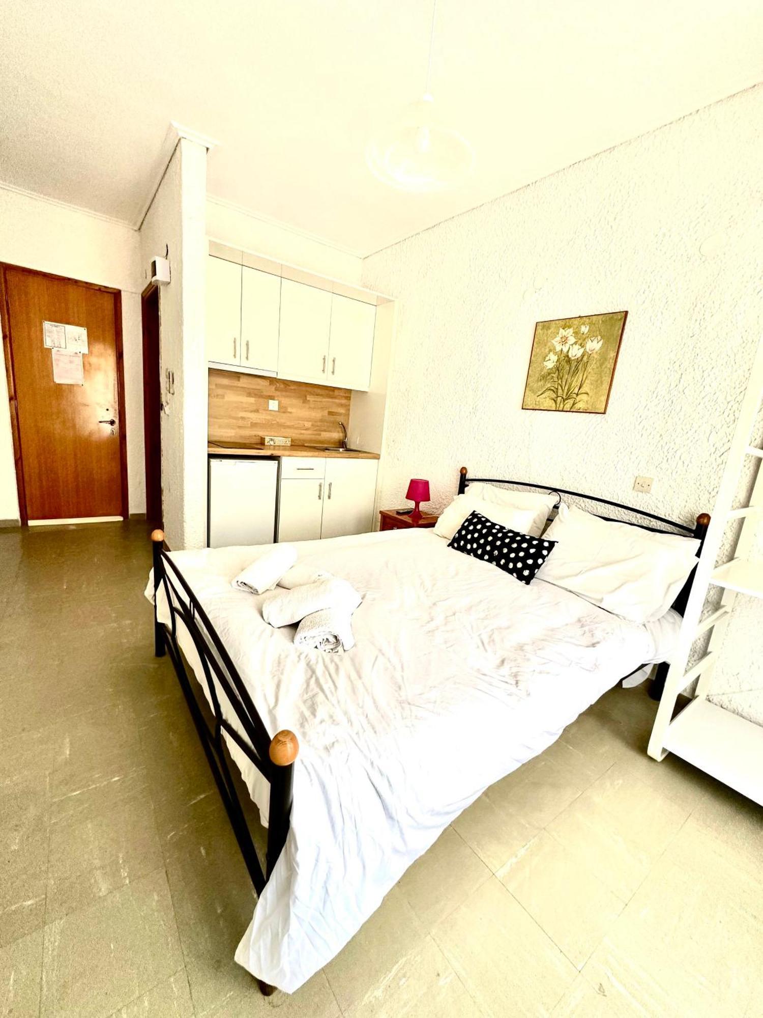 Katerina Apartments Néos Pírgos Rom bilde